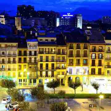 Hostal Arriazu Hotel Exterior