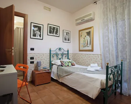 ホテル チネホリデイ ナポリのホテル