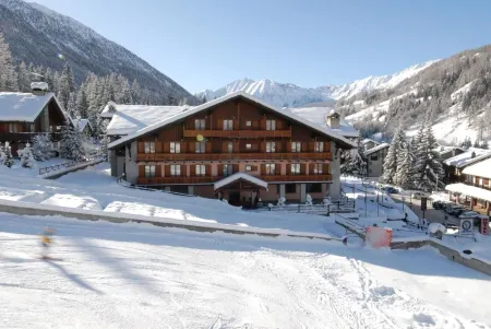 Hotel de Champoluc Отели в г. Шамполюк
