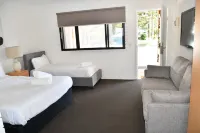 Lakeside Inn Wollongong Hotels in Albion Park Rail