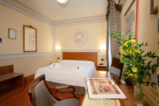 Albergo San Martino & Depandance Hotel dekat Chiesa di San Michele in Foro