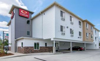 Econo Lodge Inn & Suites