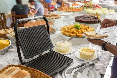 Vitoria Regia Praia Hotel Отели рядом с достопримечательностью «Coroa Vermelha Beach»