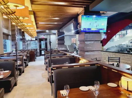 Sandman Suites Surrey - Guildford Отели рядом с достопримечательностью «Тайнхед Хатчери»