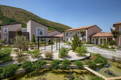 Hotel Della Piana Các khách sạn gần Complesso Monastico di Bominaco