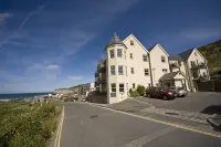 Beachcombers Apartments Hotels near The Bird