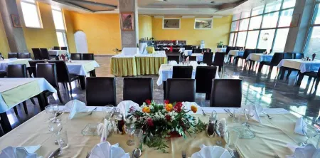 Hotel BM International Отели рядом с достопримечательностью «Vrelo Bosne»