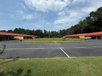 Econo Lodge Pocomoke City Hwy 13 - parking