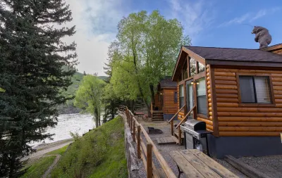 Snake River Cabin Village