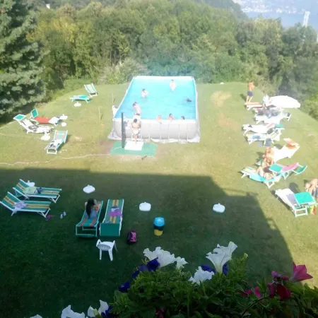 Hotel Ristorante la Sorgente Отели в г. Плезио