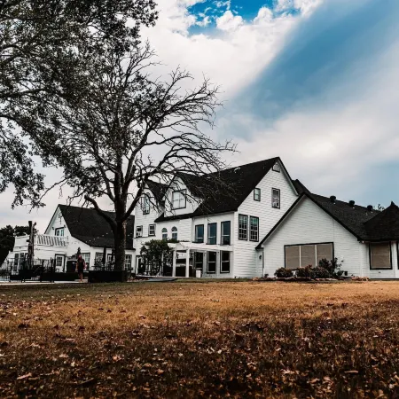 Towering Oaks Event & Retreat Center