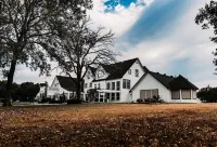 Towering Oaks Event & Retreat Center Hotels in Pilot Point