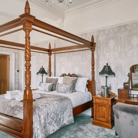 The Queens Hotel