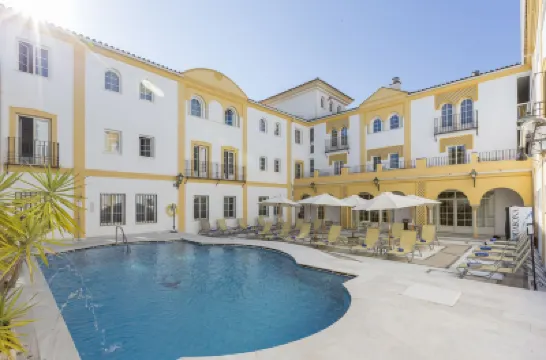 Macià Alfaros Hoteles cerca de Palacio de Viana