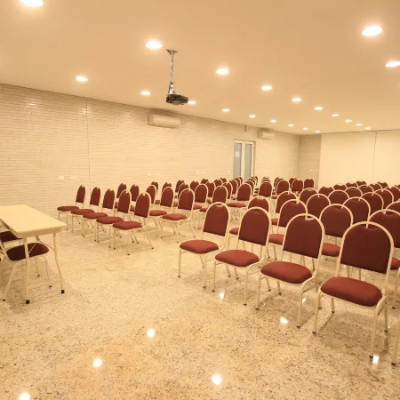 Hotel Confiance Centro Cívico Отели рядом с достопримечательностью «Оперный театр Вире»