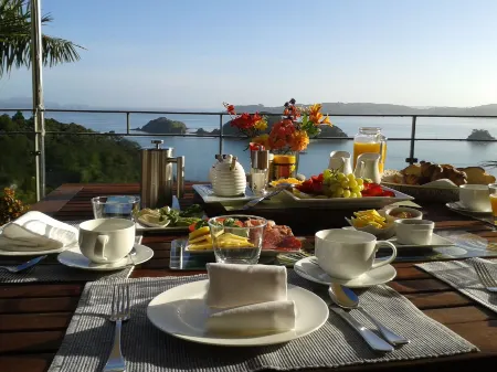 Allegra House Отели рядом с достопримечательностью «Hole In The Rock Dolphin Cruise»