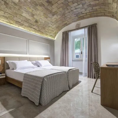 Magica Luna Boutique Hotel - Roma Отели рядом с достопримечательностью «Универмаг La Rinascente»