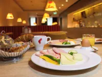 Simm's Hotel - Cityhotel Next to Metro U3 - breakfast