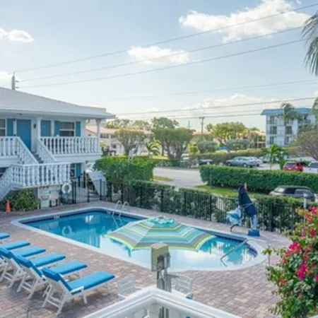 Carriage House Resort Motel
