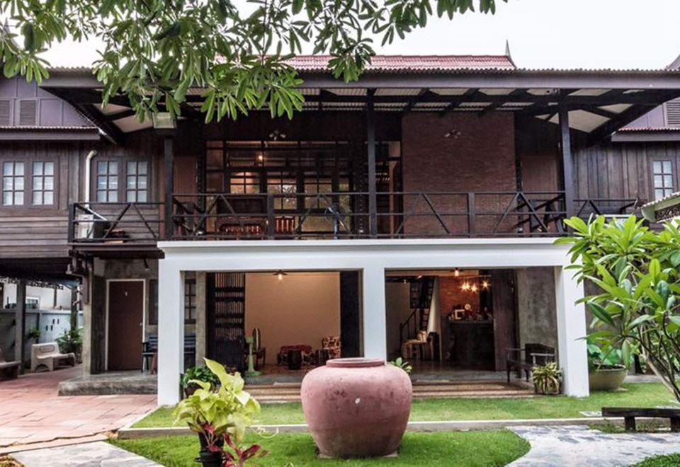 니와 아유타야의 조용하고 아늑한 정원 모습