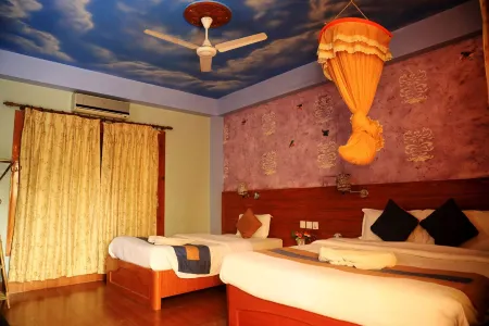 CHITWAN FOREST RESORT Отели рядом с достопримечательностью «Chitwan Jungle Safari»