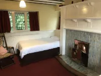 Barons Court Hotel Hotels in Himley