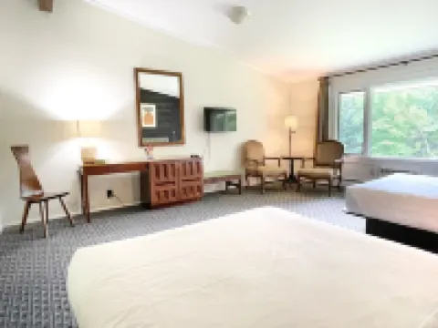Toll Road Inn Hotels in Bennington County