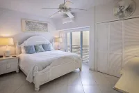 Secret Harbour Beach Resort - balcón
