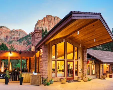 คลิฟฟ์โรส สปริงเดล คิวริโอ คอลเลกชั่น บาย ฮิลตัน โรงแรมในสปริงเดล