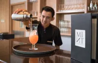 BiglandOtel Sentul - Suites and Convention - bar