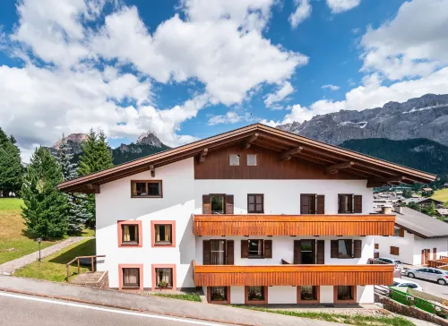 Apartments Lores Hotels in Selva