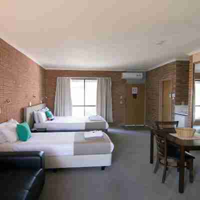 Ashleigh Court Motor Inn Rooms