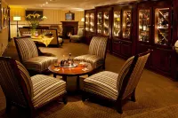 Crowne Pointe Historic Inn Adults Only - bar
