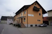 Gasthof Bauer فنادق في Rudelzhausen