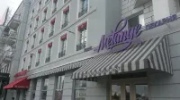 Renome Hotel Hotel dekat Skb-Bank Arena