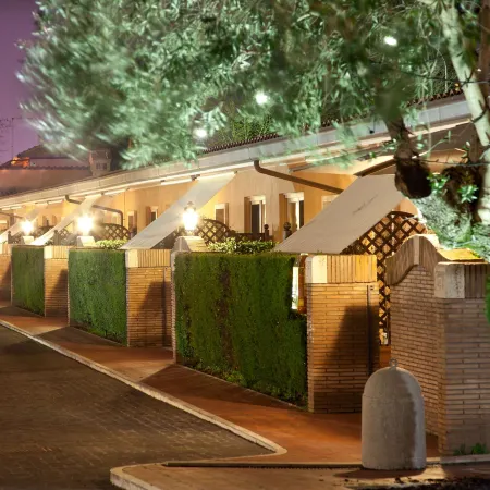 Hotel Piccolo Borgo Отели рядом с достопримечательностью «Станция метро Subaugusta»
