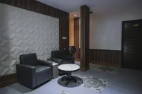 RedDoorz Plus near Gold Coast Ferry Terminal Batam Hotels in Bengkong