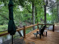 Rivers Edge Cabin, Swimming, Tubing, Fishing, Fire Pit, Grill, Wi-Fi, Relaxing! Hotels in South Toe