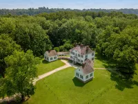 Wingate by Wyndham Vienna/Parkersburg/Marietta Hotels near Divisions Department Store