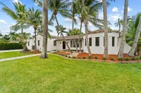 أكوا هايفن - ستيليش جيتاواي ويذ بول آند جاكوزي