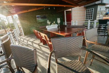 Runway Hotel Отели в г. Tunapuna