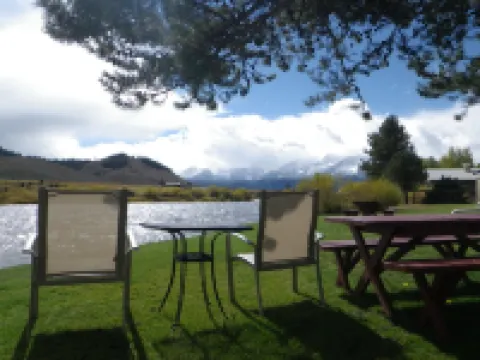 Redwood Cabins Hotels in Custer County