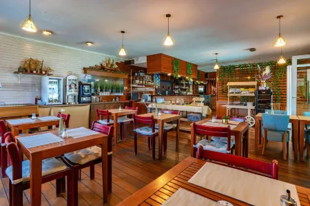 Hotel Restaurant Argos, Strasbourg Nord Отели рядом с достопримечательностью «Fort Rapp - Moltke»