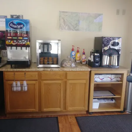 Oakridge Inn & Suites