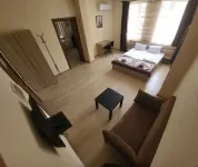 Twain Apart&Rooms