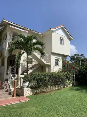 Rayon Hotel Отели в г. Негрил