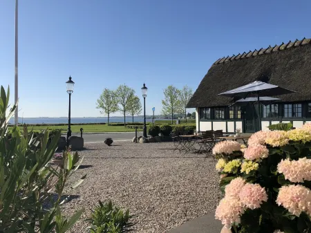 Munkebo Kro & Hotel Отели в г. Кертеминне