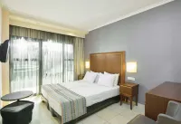 Mediterranean Resort فنادق في باراليا