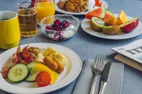 Summer Hotel Tott - فطور