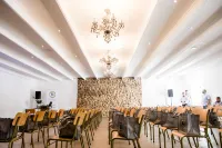 Swartberg Hotel, Cork Tree Collection